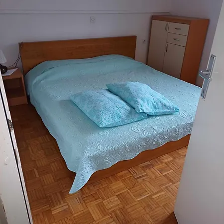 Apartma Volk 84 Апартаменты Mostec